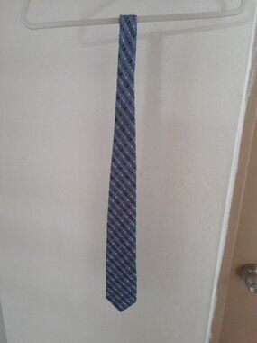 Van Heusen Men's tie blue line pattern silk